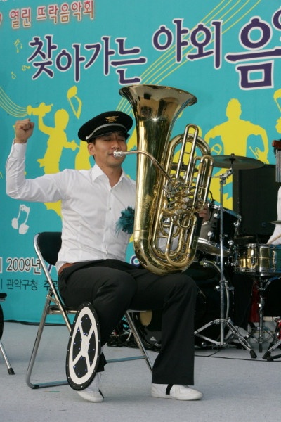 찾아가는 야외음악회, '퍼니밴드'성황리 공연마쳐